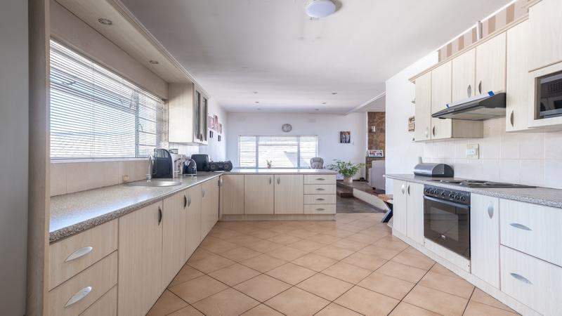 5 Bedroom Property for Sale in Parow North Western Cape